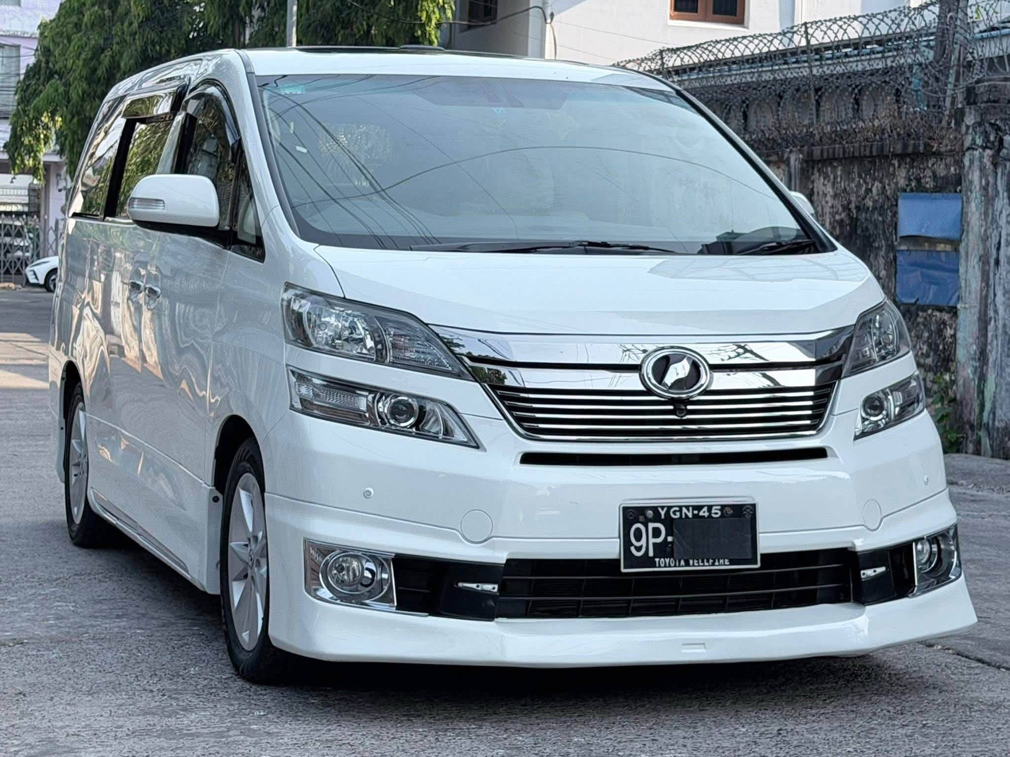 Toyota Vellfire Premium Grade 2013 November Model - photo 1