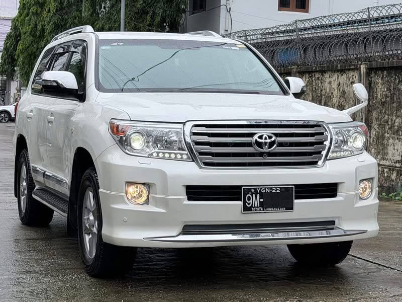 Toyota Land Cruiser (UZJ-200) - photo 1