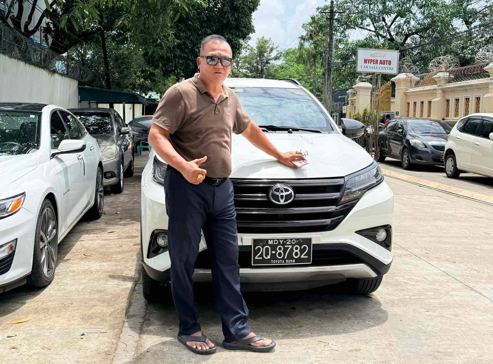 Toyota Rush တစ်စီး ပိုင်ရှင်အသစ်ထံရောက်ရှိ။